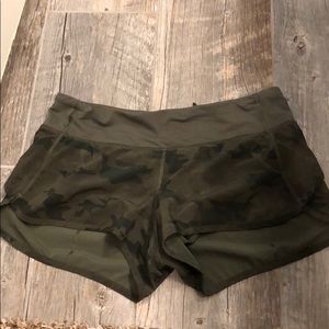 Lululemon camo Speed Shorts 2.5”